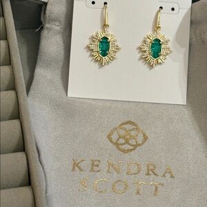 KENDRA SCOTT Gold Grayson Green Glass Sunburst
Drop Earrings
